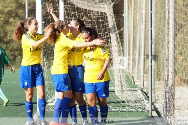 El Cádiz CF Femenino celebra un gol ante la UD Río San Pedro / Águeda Sánchez - portalcadista.com