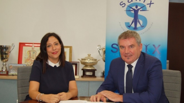 Firma del acuerdo entre el Cádiz CF y Sanix / cadizcf.com