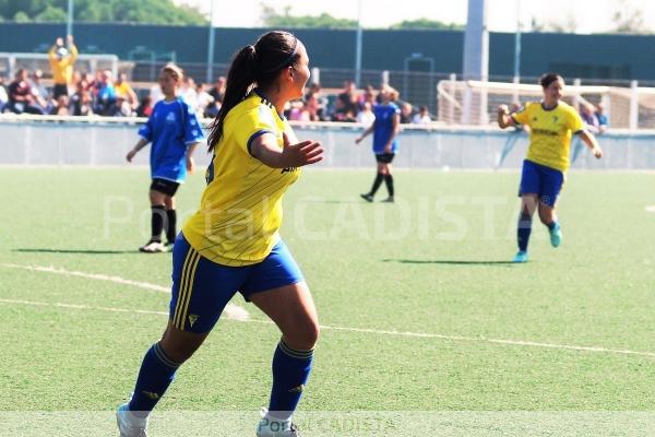 Lola Morón celebra un gol con el Cádiz CF Femenino / Águeda Sánchez Moreno - portalcadista.com