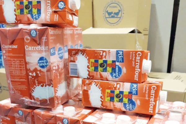 Donación de leche de la peña Komatilikos