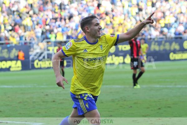 Manu Vallejo celebra un gol con el Cádiz CF / Trekant Media