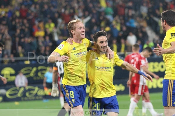 Álex celebra su tanto / Trekant Media
