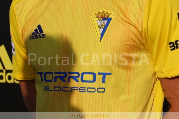 Publicidad de Torrot en la camiseta del Cádiz CF / Trekant Media