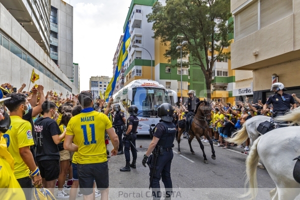 Recibimiento al Cádi zCF / Germán Mesa - portalcadista.com