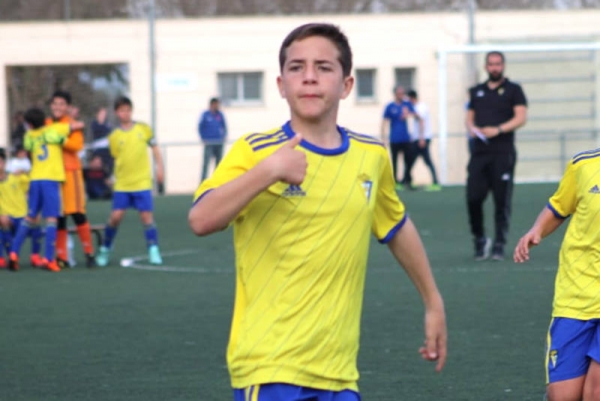 Daniel Yáñez con el Cádiz CF Alevín / lacanteracadiz.com