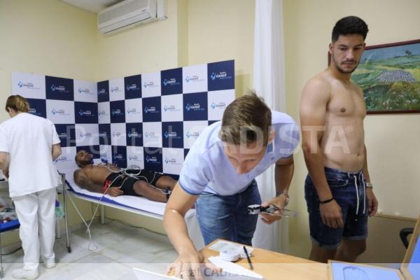 Jugadores del Cádiz pasando reconocimiento médico / Trekant Media
